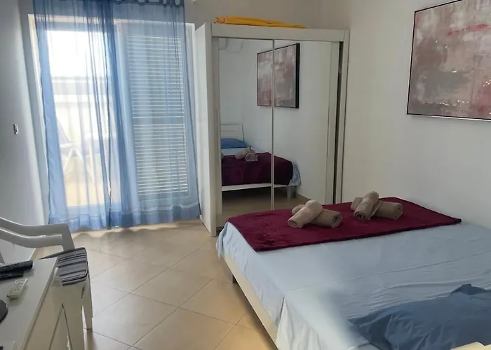 Lana Maris 2 - 200m From Beach, Terrace With Sea View, Wi-fi And Free Parking Appartement Dramalj