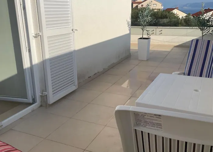 Appartement Lana Maris 2 - 200m From Beach, Terrace With Sea View, Wi-fi And Free Parking *