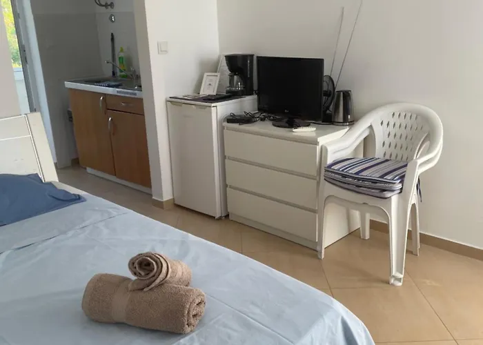 Lana Maris 2 - 200m From Beach, Terrace With Sea View, Wi-fi And Free Parking Appartement *