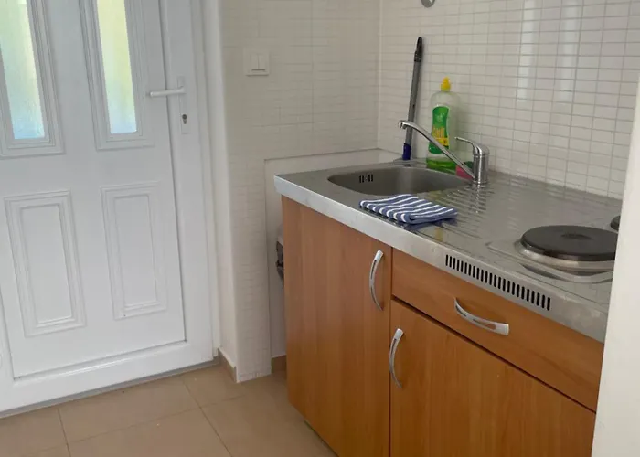 Lana Maris 2 - 200m From Beach, Terrace With Sea View, Wi-fi And Free Parking