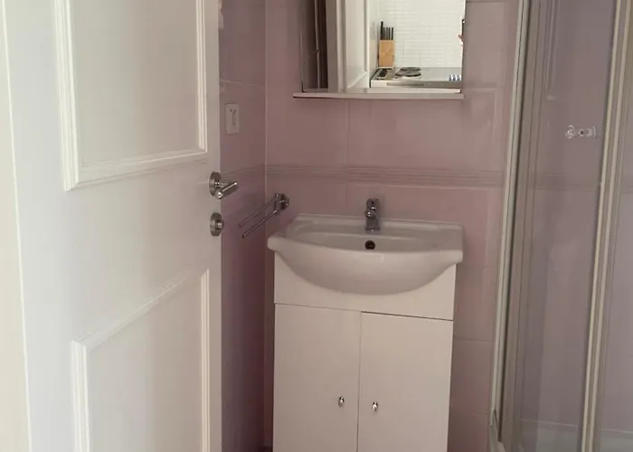 Appartement Lana Maris 2 - 200m From Beach, Terrace With Sea View, Wi-fi And Free Parking