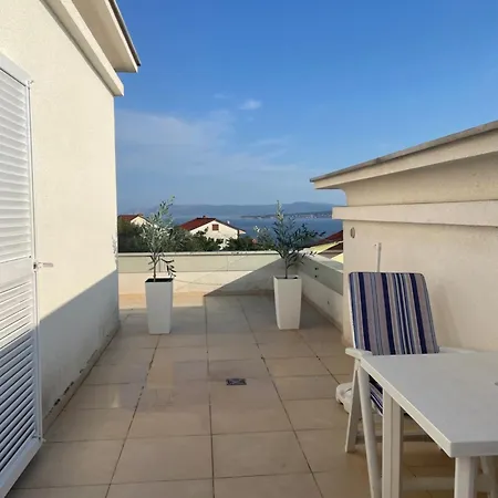 Apartman Lana Maris 2 - 200m From Beach, Terrace With Sea View, Wi-fi And Free Parking Dramalj