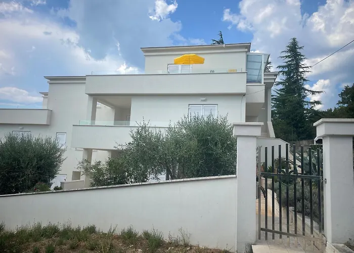Lana Maris 2 - 200m From Beach, Terrace With Sea View, Wi-fi And Free Parking Apartment *